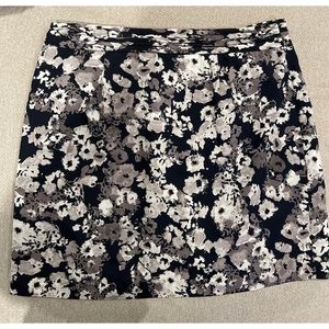 Banana REPUBLIC WRAP FLORAL SKIRT - SIZE 12